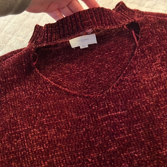 Beautiful maroon sweater open neckline - Picture 2 of 4